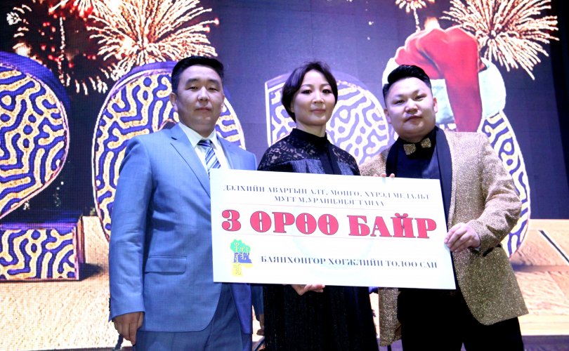 Алдартнууд чуулсан “1000 Хонгорчууд” шинэ жил нижгэр боллоо