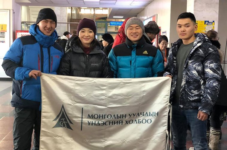 Монголын уулчид мөсөнд авиралтын дэлхийн цомын цуврал тэмцээнүүдэд оролцоно