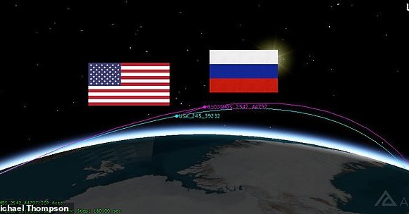 АНУ-ын хиймэл дагуулыг Оросын хиймэл дагуулууд мөрдөж байна гэв