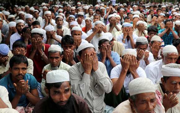 10 мянган мусульман шашинтан коронавирусийн эсрэг залбирчээ