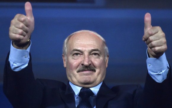 Лукашенко: Архи, саун, хоккей гурав коронавирусээс сэргийлнэ