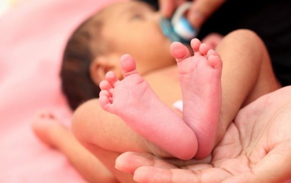 Энэтхэг: Шинэ төрсөн хүүхэддээ Корона хэмээх нэр өгчээ