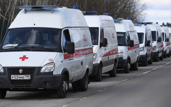 Covid-19: Москвад эмнэлгүүдийн гадаа түргэний машинууд түгжирч байна