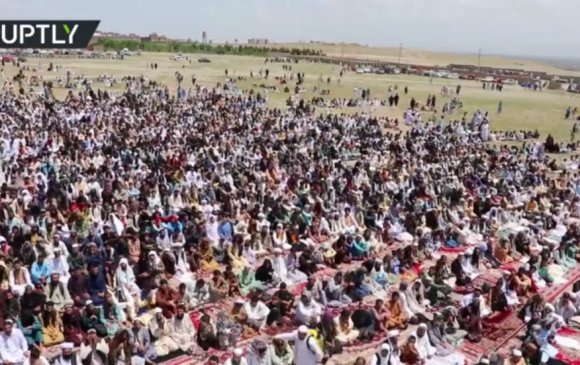 Афганистан: Олон мянган мөргөлчид цугларч мөргөл үйлджээ