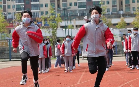 Хятадад амны хаалттай гүйснээс хоёр сурагч нас баржээ