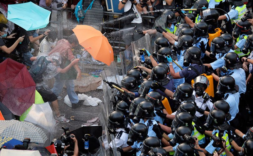 Хонконг: Засгийн газрын эсрэг жагсагчид "хатуу шийтгэл" оноолоо