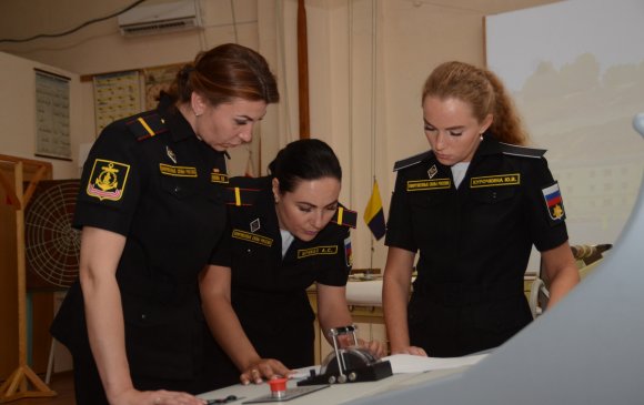Оросын Хар тэнгисийн флот анхны эмэгтэй экипажтай боллоо