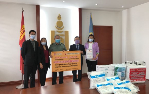 Банк оф Чайна-гийн зүгээс Монгол Улсын Онцгой комисст хандивын бүтээгдэхүүн хүлээлгэн өглөө