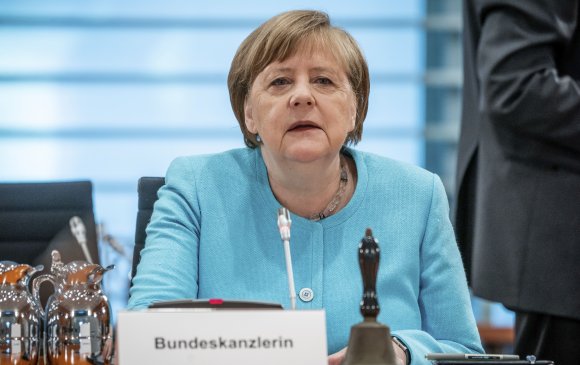 Меркель Хятадтай хийх чуулга уулзалтыг хойшлуулав