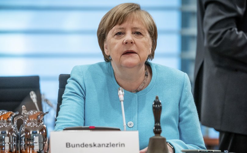 Меркель Хятадтай хийх чуулга уулзалтыг хойшлуулав