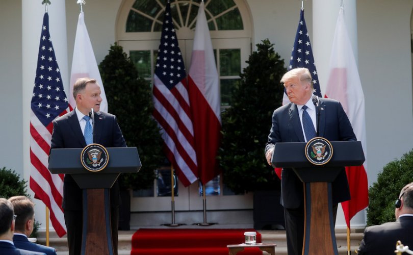 Трамп цэргүүдээ Польшид байрлуулж, ОХУ-д сануулга өгнө