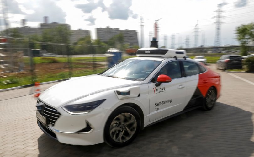 Анхны автомат жолоодлоготой такси 2024 онд Москвад үйлчилгээнд гарна