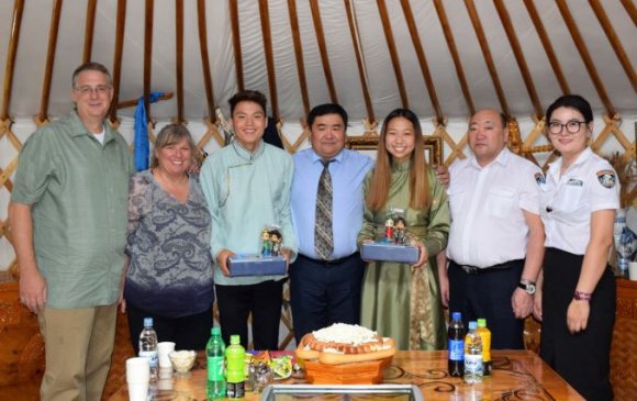 Монгол Улсын харьяат нэг хүүхдийг гадаадын гэр бүлд үрчлүүлжээ