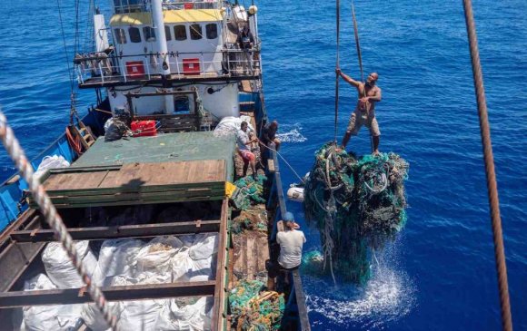 Номхон далайгаас 103 тонн хог хаягдлыг гарган авчээ