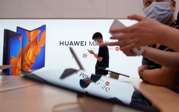 “Huawei” борлуулалтаараа “Samsung” компанийг гүйцэв