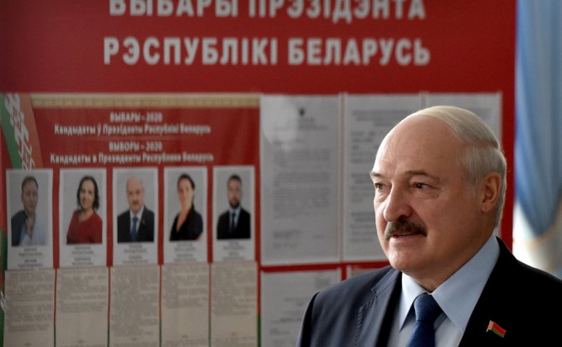 Беларусь: Лукашенког эсэргүүцэн жагсч байна