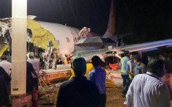 Энэтхэгийн 190 хүнтэй чартер нислэг осолдож, 20 хүн амиа алдав