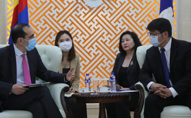 Дэлхийн банкны Монгол дахь суурин төлөөлөгч Андрей Михневийг хүлээн авч уулзлаа