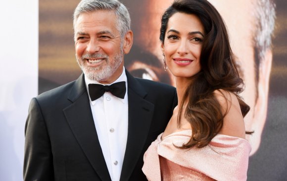 Жорж Клунигийн гэр бүл Бейрут хотод 100 мянган доллар хандилав