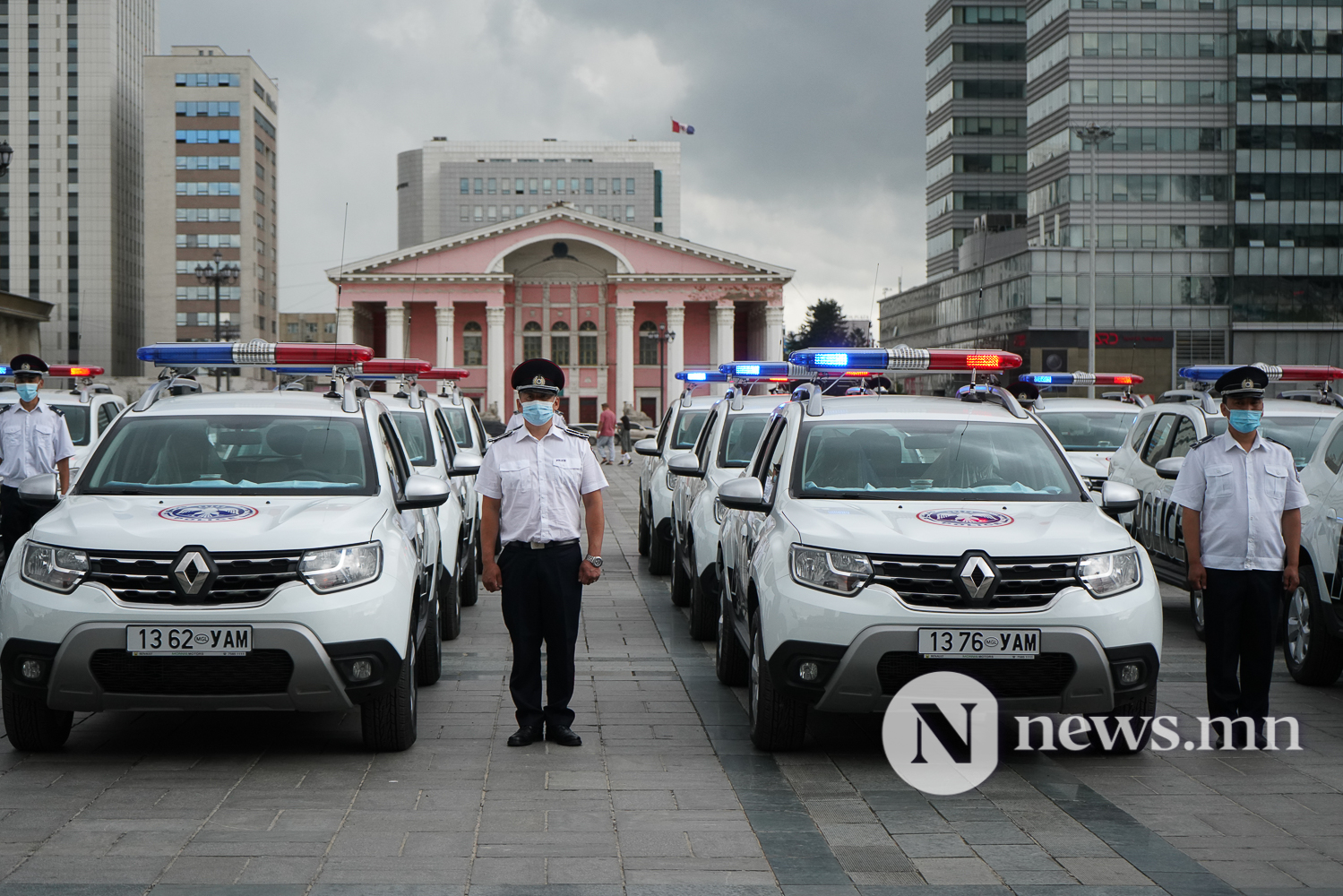 Нийслэлийн эрүүл мэнд, цагдаагийн байгууллагад 92 автомашин гардуулж байна (15 of 45)