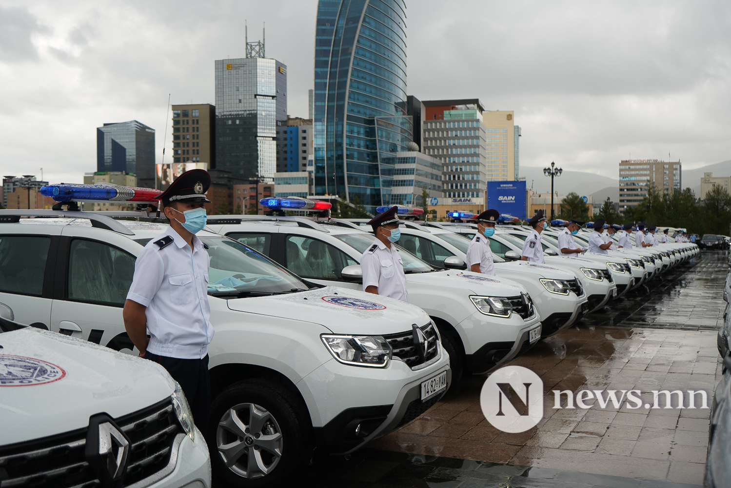Нийслэлийн эрүүл мэнд, цагдаагийн байгууллагад 92 автомашин гардуулж байна (31 of 45)