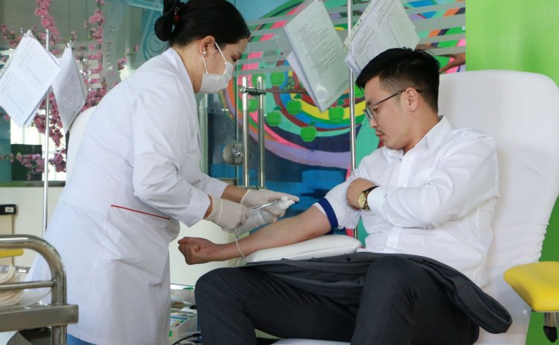 Нийслэлийн ИТХ-ын ажлын албаны ажилтнууд цусаа хандивлалаа