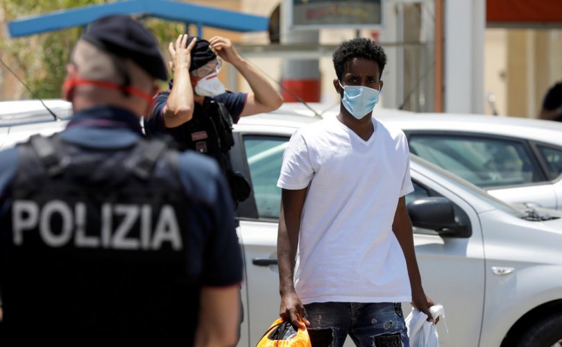 Итали: Шаардлагагүй газар маск зүүсэн хүнийг шийтгэнэ