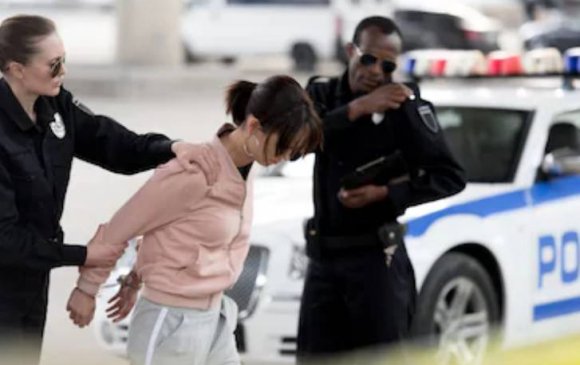 Трамп руу хортой илгээмж илгээсэн бүсгүйг баривчилжээ