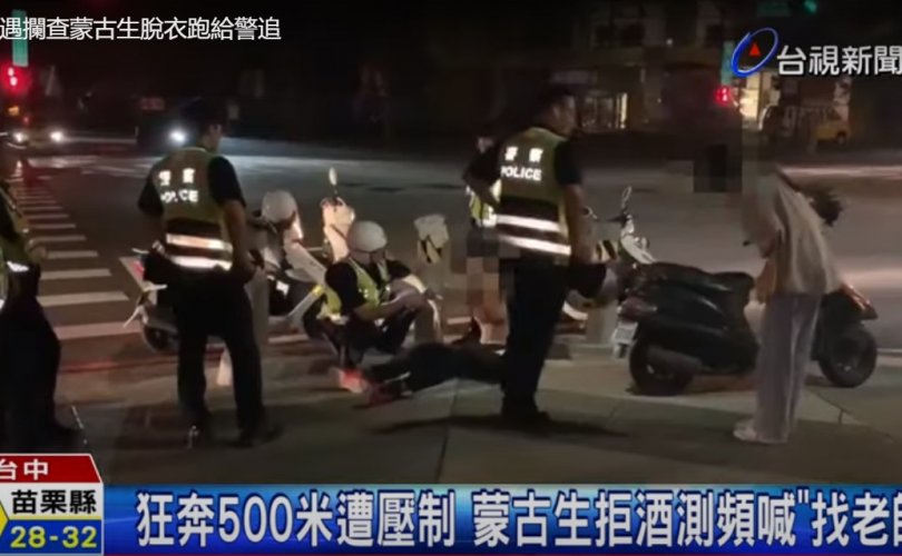 Тайваньд согтуугаар жолоо барьсан монгол оюутан нүцгэлж гүйжээ