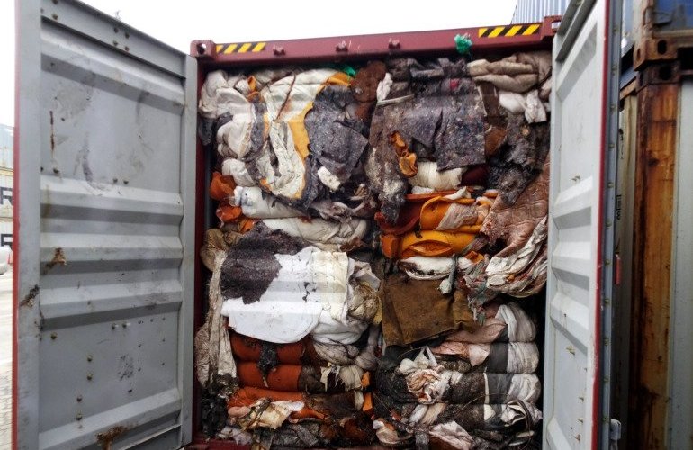 Их Британи руу 260 тонн хогийг буцаан илгээжээ