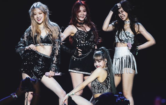 "BLACKPINK" бүрэн бүрэлдэхүүнээрээ эргэн ирнэ