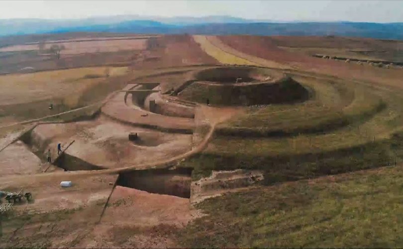Өвөр Монгол: 1500 жилийн өмнөх хаадын мөргөлийн талбайг илрүүлжээ
