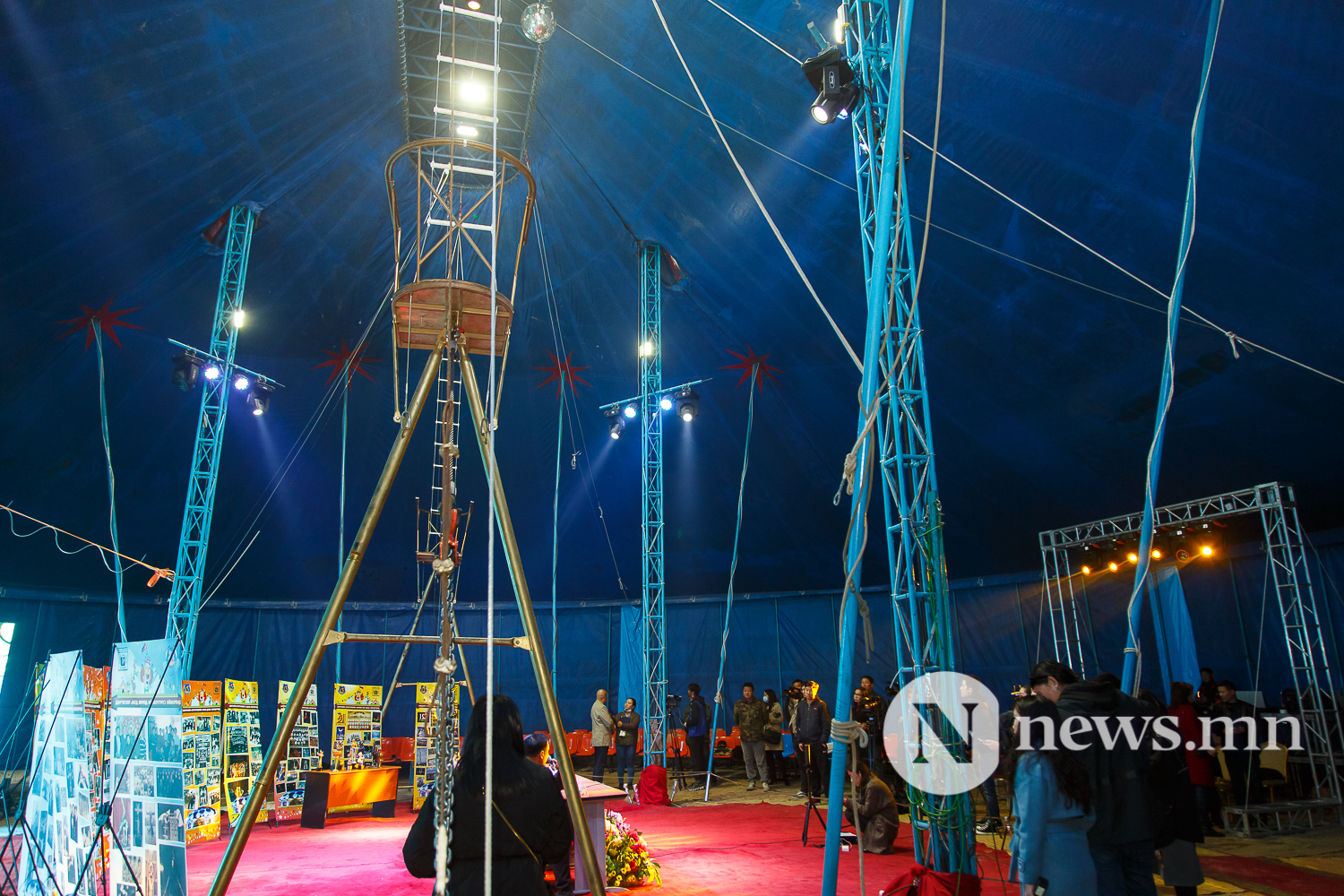 Майхан цирк дээр циркчид мэдээлэл хийж байна 80 жил (12 of 20)
