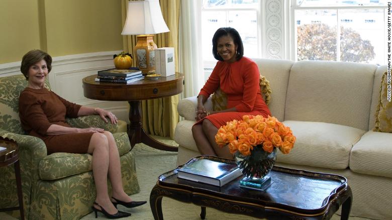 201110161555-laura-bush-michelle-obama-2008-exlarge-169