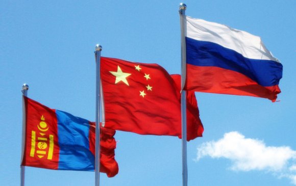 Монгол, Оросын эдийн засаг буурч, Хятадынх өсчээ
