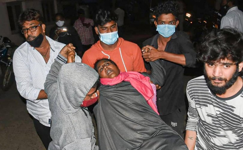 Энэтхэгт үл мэдэгдэх өвчин гарч, 300 хүн эмнэлэгт хүргэгджээ