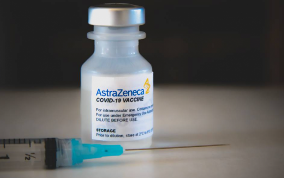 Их Британи “AstraZeneca”-гийн вакциныг баталгаажууллаа