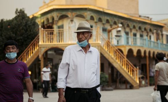 Шинжаан Уйгур: Мусульманчууд 40 нас хүрээгүйнхээ төлөө хоригдож байна