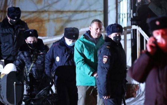 Навальныйтай холбоотой мэдээлэл задруулсан цагдааг шалгаж эхэлжээ