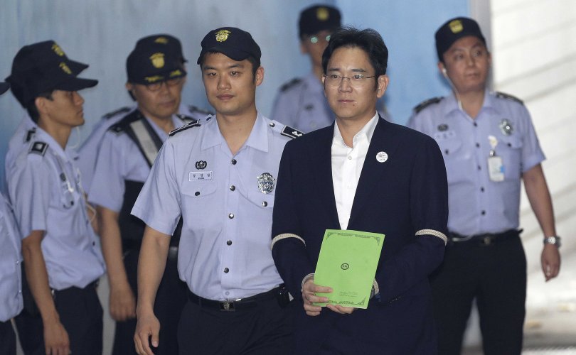 “Samsung”-ийн өв залгамжлагчид 2,6 жилийн хорих ял оноолоо