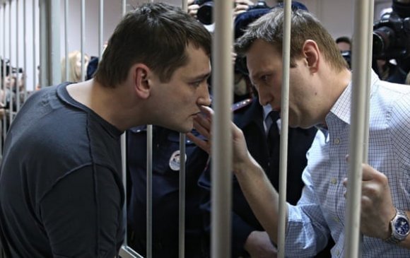 Навальныйн гэрт нэгжлэг хийж, дүүг нь баривчлав