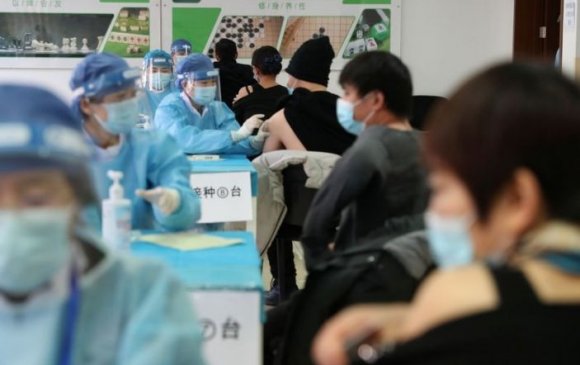 Хятад бүх иргэдээ үнэгүй вакцинжуулна