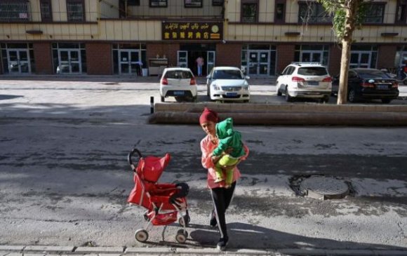 Твиттер Хятадын ЭСЯ-ны Уйгуртай холбоотой жиргээг устгажээ