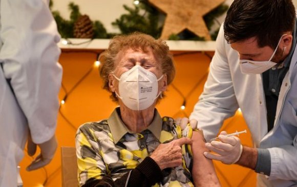 Герман: “AstraZeneca”-н вакциныг 65-аас дээш наснынханд хийх хэрэггүй