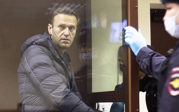 Навальный: Путины утсан хүүхэлдэйнүүд тамд шатаг