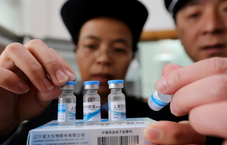Хятадад хуурамч вакцин борлуулдаг эзнийг баривчилжээ