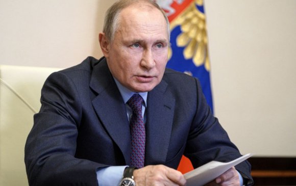 Владимир Путин хийлгэсэн вакциныхаа нэрийг нууцалж байна