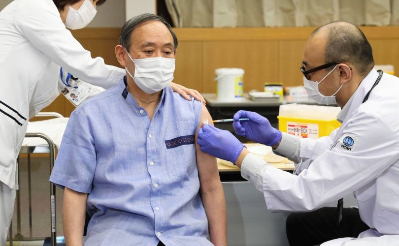 Японы Ерөнхий сайд "Pfizer"-ийн вакцин хийлгэлээ