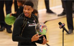 NBA All Star: Кобигийн нэрэмжит шагналыг Антетокоунмпо хүртлээ