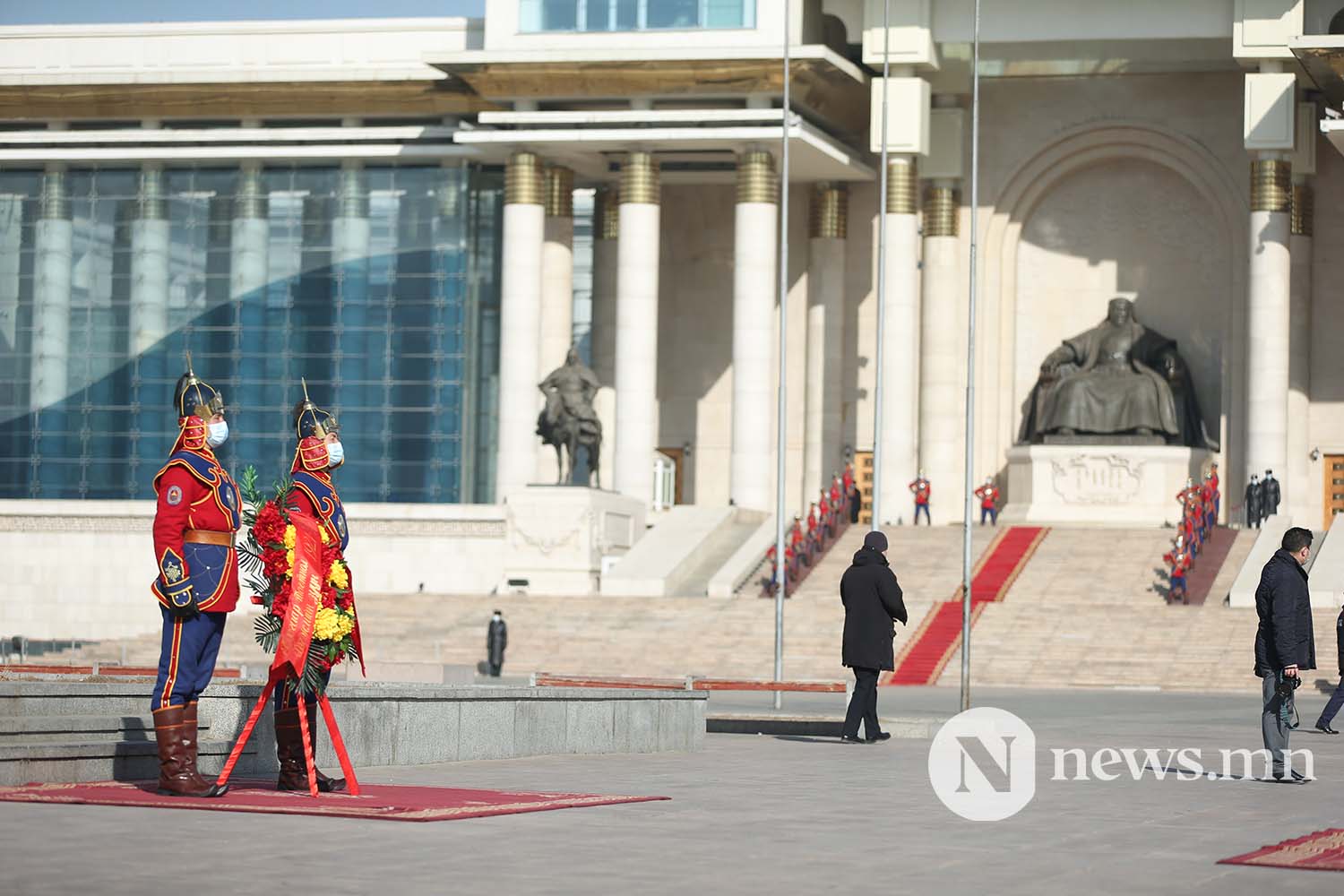 Сүхбаатарын хөшөөнд цэцэг өргөж Чингисийн хөшөөнд хүндэтгэл үзүүллээ (22)